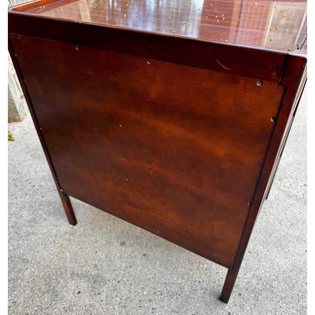 Dessin Fournir Style Serpentine Mahogany Chest For Sale - Image 9 of 9