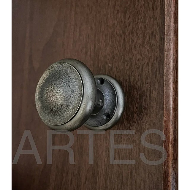 Metal Early 1900s American Art Deco Nickel Plated Door Knobs W/ Rosettes. A Pair. For Sale - Image 7 of 7