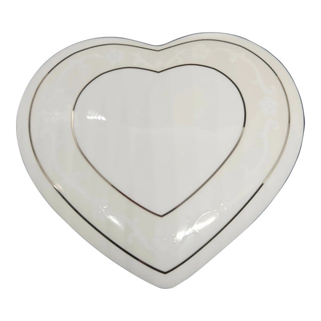 Wedgewood Icing Bone China Heart Shaped Trinket Box For Sale