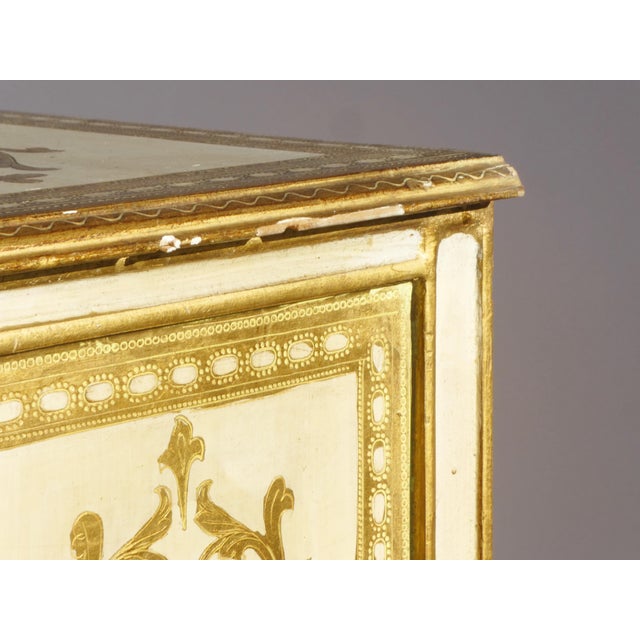 Gold Hollywood Regency Italian Florentine Wooden Chest of Drawers in Gold and White, 1950s For Sale - Image 8 of 11