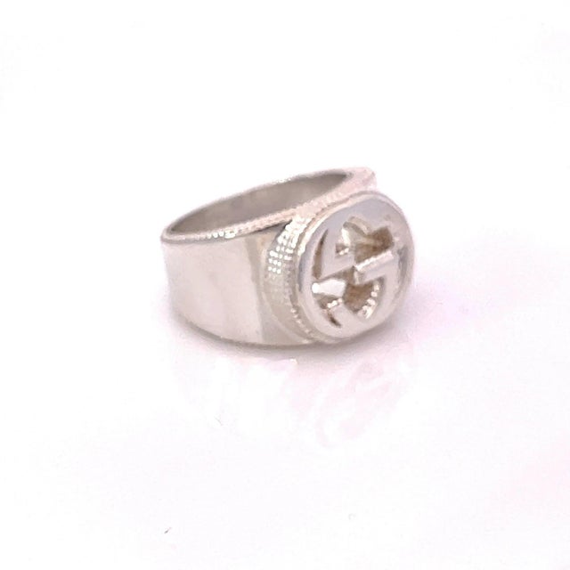 Traditional 1990s Gucci Estate Sterling Silver Ring Size 8.5, 15 mm Height 17.9 Grams For Sale - Image 3 of 7