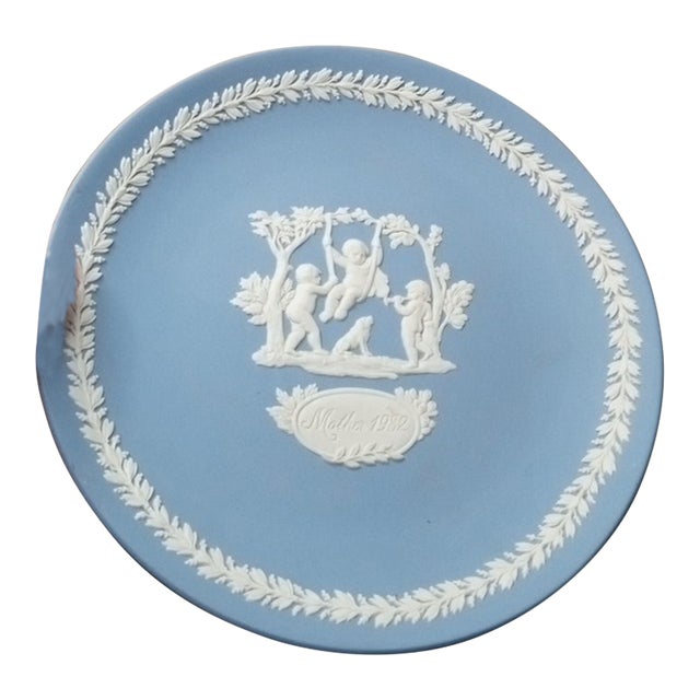 1982 Wedgwood Blue Jasperware Mother Plate From England For Sale