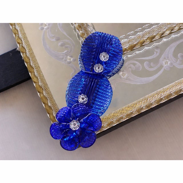 Contemporary Venetian Murano Glass Wall Mirror With Green Floral Hand-Carved For Sale - Image 6 of 8