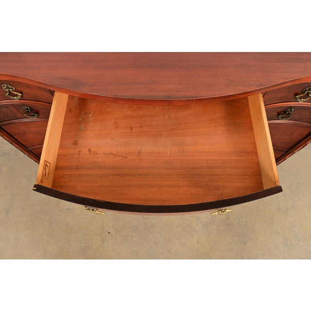 Wood Century Furniture Georgian Carved Flame Mahogany Serpentine Front Ten-Drawer Dresser or Chest of Drawers | Circa 1950s For Sale - Image 7 of 13