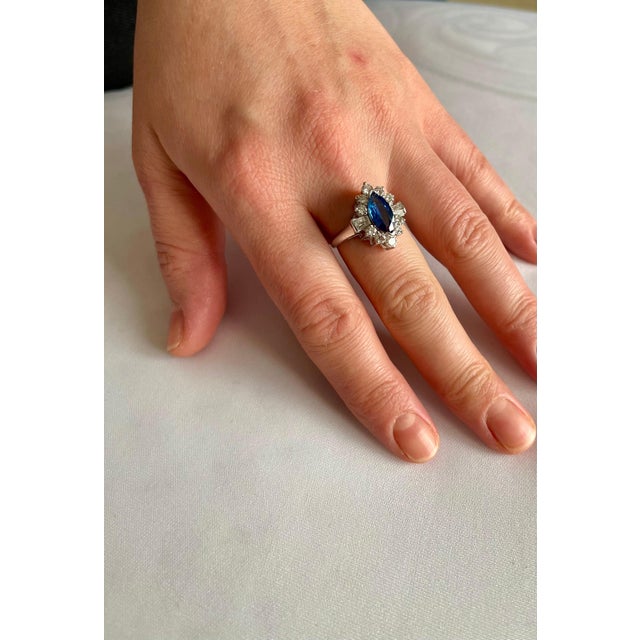 2.5 Ct Blue Sapphire & 1.2Ct Diamond Cocktail Ring in 18 Karat White Gold Estate For Sale - Image 14 of 18
