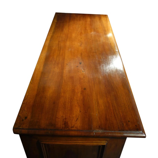 Early 18th Century Italian Louis XIV Walnut Dresser with Fruitwood Inlay & Brass For Sale In San Diego - Image 6 of 12