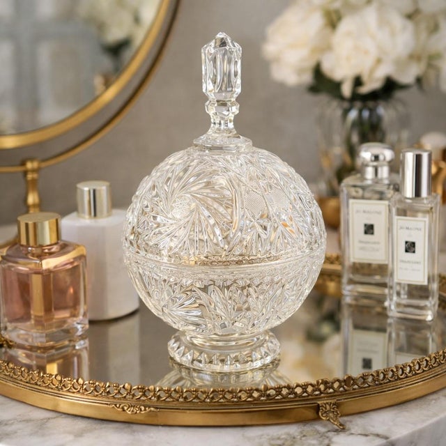 An exquisite antique American Brilliant Period cut glass lidded jar, dating to the late 19th to early 20th century. This...