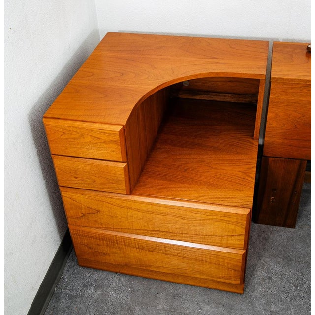 Mid Century Danish Modern Headboard Bed Frame Scova Teak Nighstands Queen Mint For Sale - Image 10 of 12