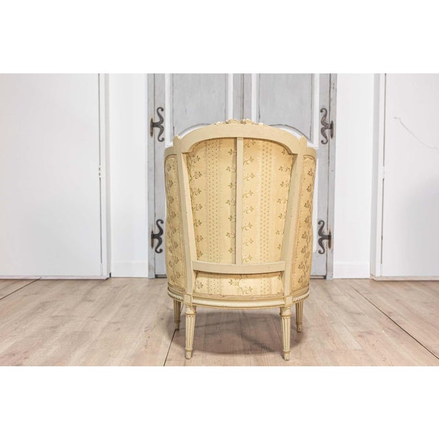 French Pair of French Louis XVI Style 1900s Painted and Carved Bergères à Oreilles For Sale - Image 3 of 12