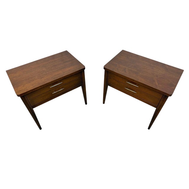 Mid-Century Modern Broyhill Saga Walnut Nightstands - Set of 2 - Refinished! For Sale In Philadelphia - Image 6 of 9