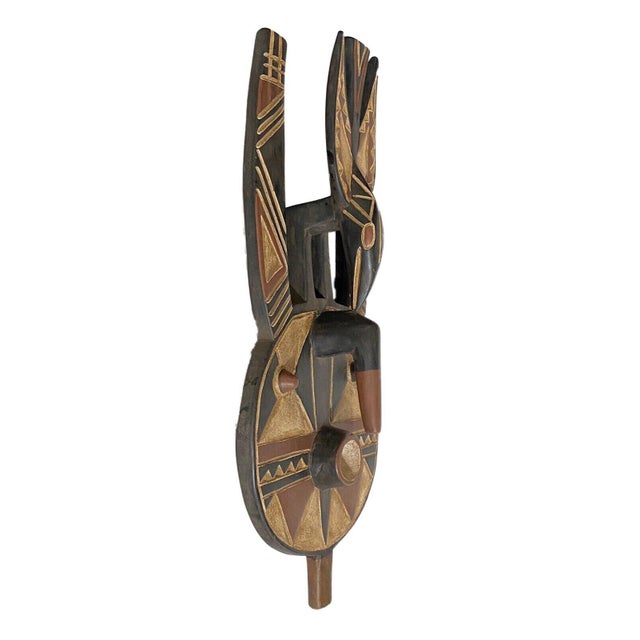 Superb large plank Bird mask in round shape depicting a face and a long nose circular concentric eyes, and open round...