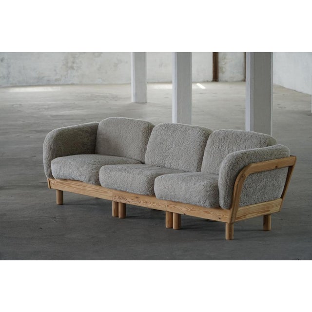 Danish Modern Three-Seater Sofa in Pine and Lambswool, 1980s For Sale - Image 3 of 18