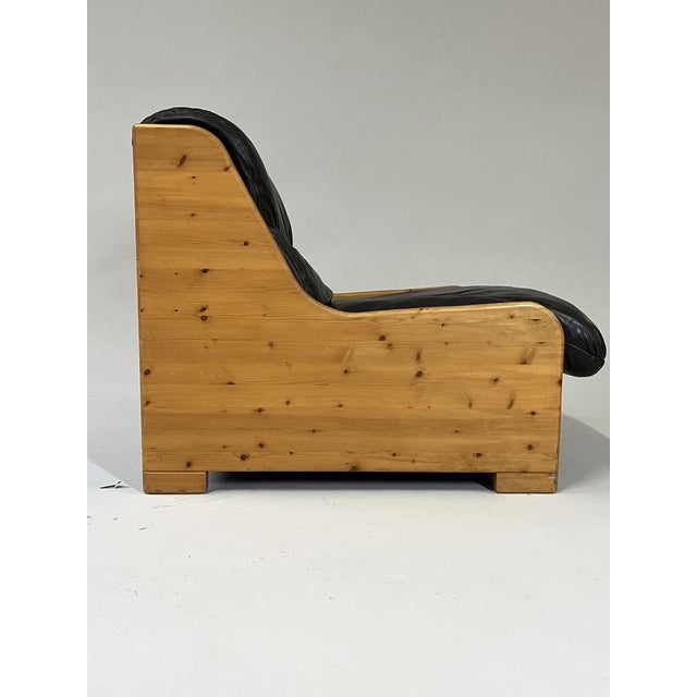 Leather armchair in Brutalist style from the late 1960s to 1970s. The design focuses on strong geometry and generous...