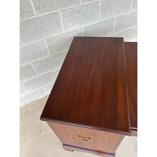 Henkel Harris (B) Henkel Harris Mahogany Bracket Foot 4 Drawer Bachelor Chest For Sale - Image 4 of 12