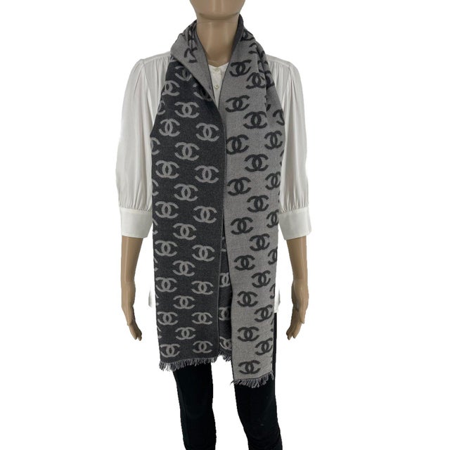Chanel Chanel Grey Printed 65% Cashmere 35% Silk Scarf For Sale - Image 4 of 9