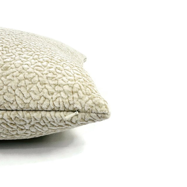 Mid-Century Modern Kravet Smart Barton Chenille in Latte Lumbar Pillow Cover - 36074-1111 Cream Crushed Textured Chenille Rectangle Cushion Case For Sale - Image 3 of 5