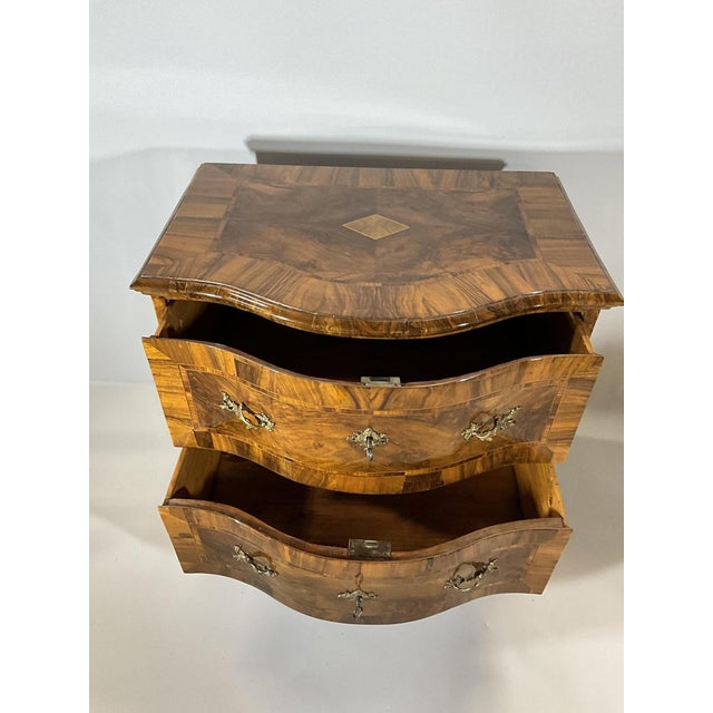 Small Baroque Chest of Drawers in Walnut, 1760 For Sale - Image 10 of 16