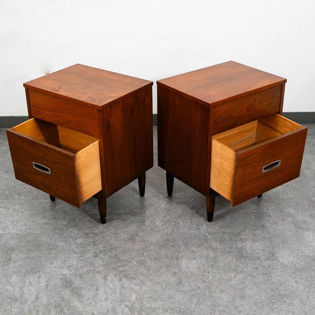 1960s Mid Century Modern Nightstands End Side Tables Mainline by Hooker Drawers, Pair For Sale - Image 5 of 12