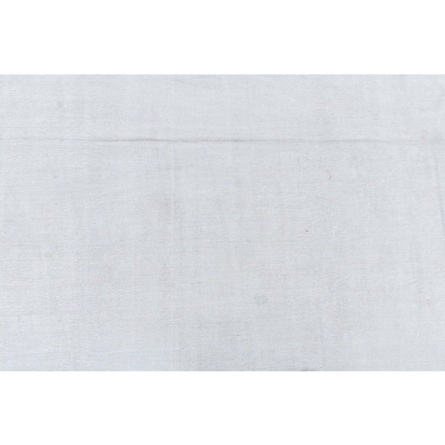 English Doris Leslie Blau Vintage Indian Dhurrie White With Blue Flatweave Cotton Rug For Sale - Image 3 of 7