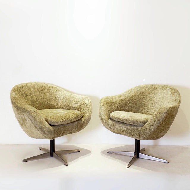 Swivel Armchairs in the style of Overman MFG, 1960s, Set of 2, in Flawless conditions. Designed 1960 to 1969