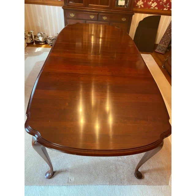 This colonial style dining table is beautifully finished with a subtle shine to complement its dark stain and Queen Anne...