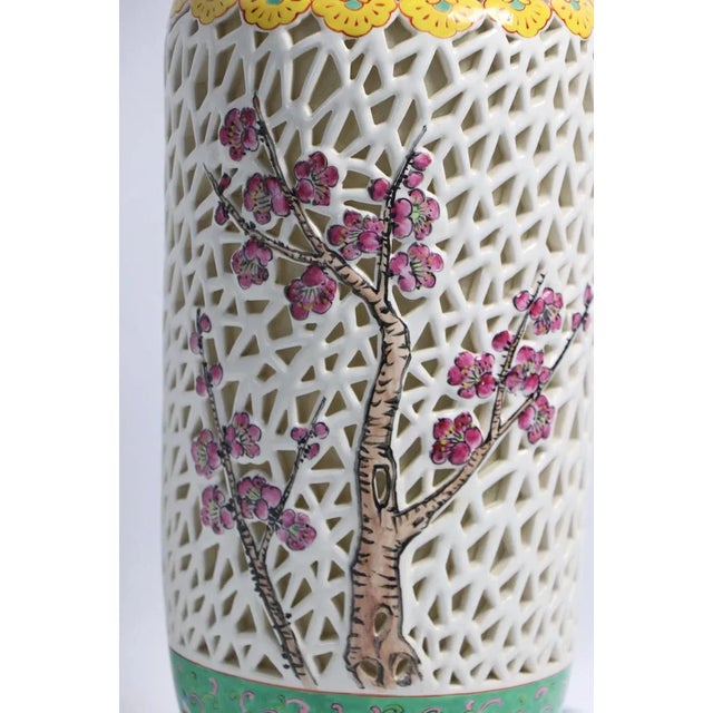 Reticulated Blanc De Chine and Polychrome Porcelain Table Lamp. For Sale - Image 4 of 13