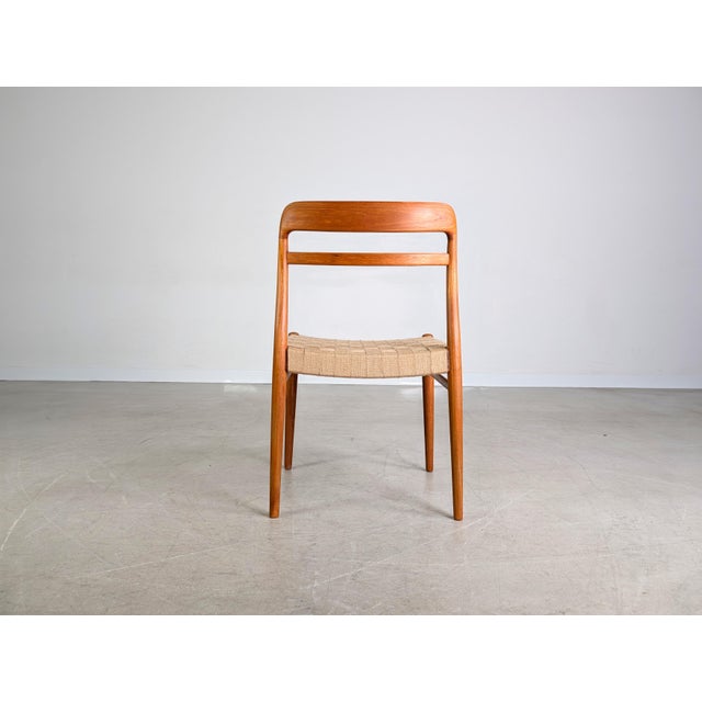 Wood Mid-Century Modern Side Chair in Teak For Sale - Image 7 of 9