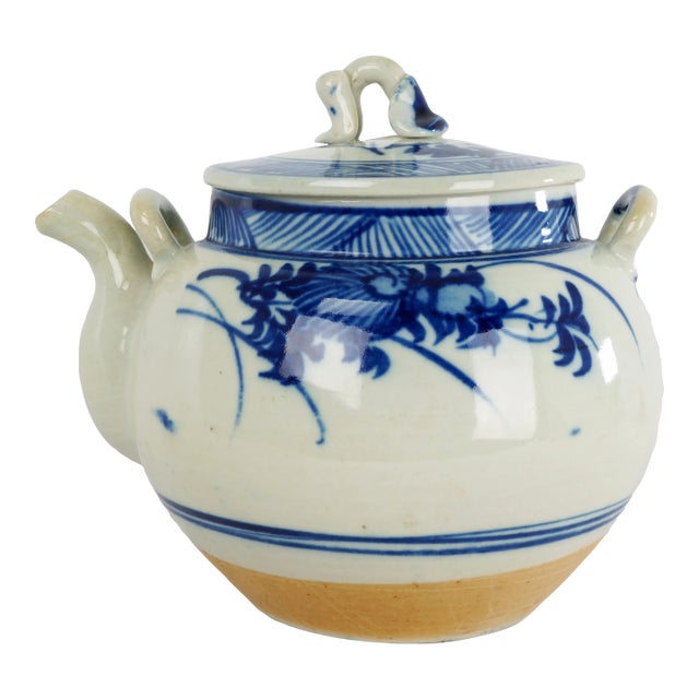 Large Chinese Blue and White Porcelain Floral Tea Pot C. 1900 For Sale