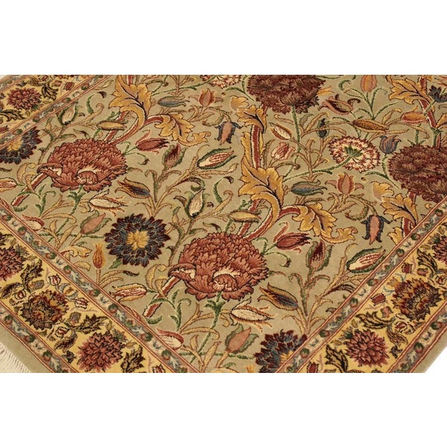 1980s Shabby Chic 1980's Heritage Lt. Tan/Blue Wool Rug - 4'0 X 6'0 For Sale In New York - Image 6 of 8