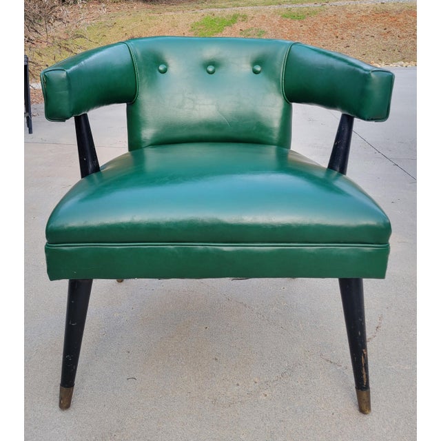 1960s tub chair with original emerald green tufted vinyl upholstery in excellent condition. Walnut frame features...