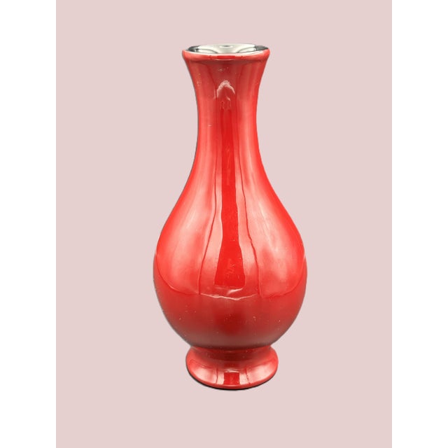 1970s Korean Red Lacquer Vase With Mother of Pearl Inlay – Cranes & Pine, Najeonchilgi For Sale - Image 4 of 7