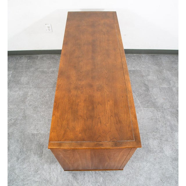 Mid-Century Modern Mid Century Modern Credenza Dresser 8 Drawers Thomasville Walnut, Attributed For Sale - Image 3 of 11