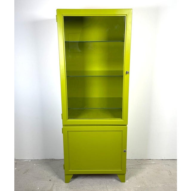 Vintage Green Doctor's Display Case, 1989 For Sale - Image 13 of 13