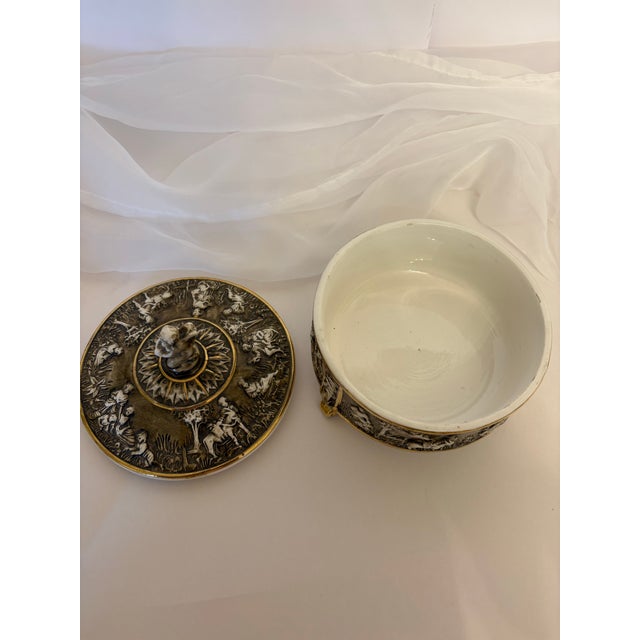 Hollywood Regency Mid-Century Capodimonte Style Italian Porcelain Lidded Jewelry/Trinket Box, 1970's For Sale - Image 3 of 6
