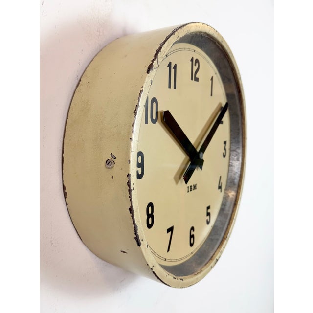 1950s Industrial Beige Factory Wall Clock from IBM, 1950s For Sale - Image 5 of 16