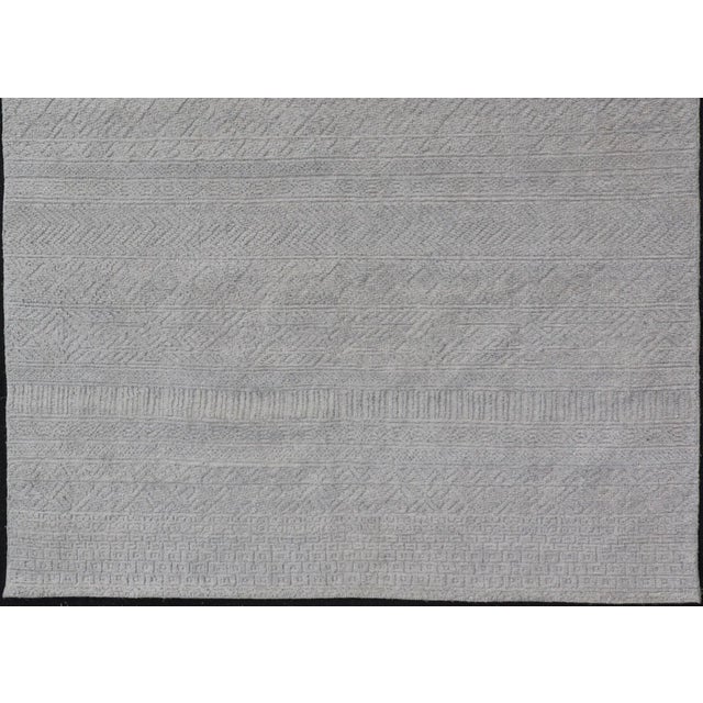 Modern Hand-Knotted Oushak Rug in Wool With Sub-Geometric Design in Cream & Neutrals For Sale - Image 4 of 11