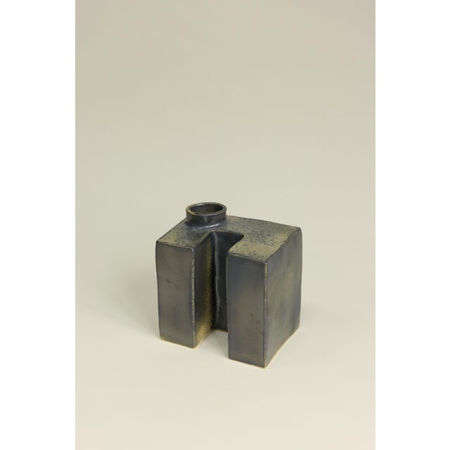 Brutalist 01 Medium Glossy Vase in Ceramic by Lentiez For Sale - Image 4 of 4