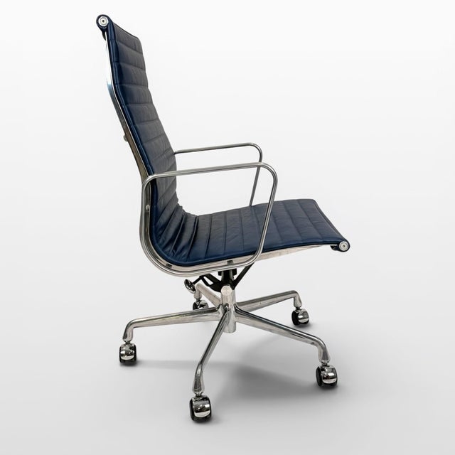 Mid-Century Modern Eames Aluminum Group High-Back Executive Chair by Herman Miller - Blue Leather For Sale - Image 3 of 10