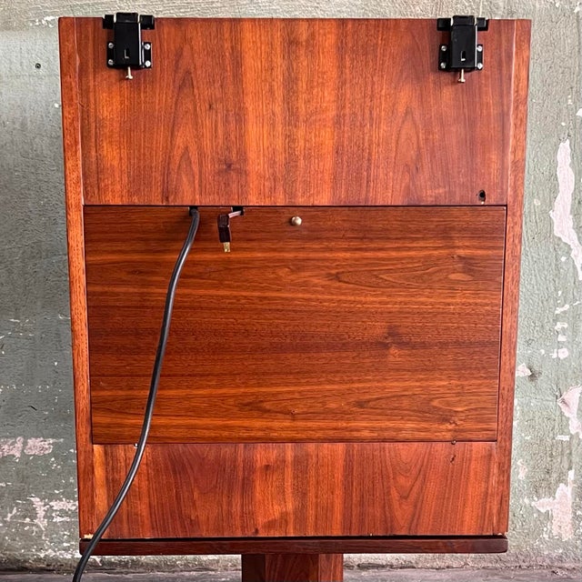 Wood Vintage 1980s MCM Custom Walnut Stereo/Turntable Cabinet on Swivel Base For Sale - Image 7 of 12
