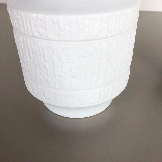 Op Art German Porcelain Vase by Richard Scharrer for Thomas, 1970s, Set of 2 For Sale - Image 17 of 18