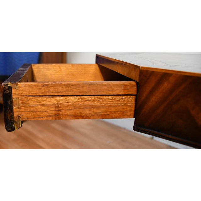 1930s Antique Weiman English Regency Mahogany Leather Top Side Table End Accent Table For Sale - Image 16 of 17