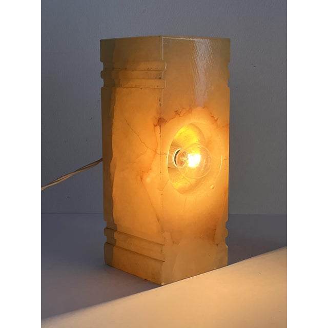 A refined and imposing vintage table lamp with a geometric block, crafted from fine Italian alabaster in the 1970s. This...