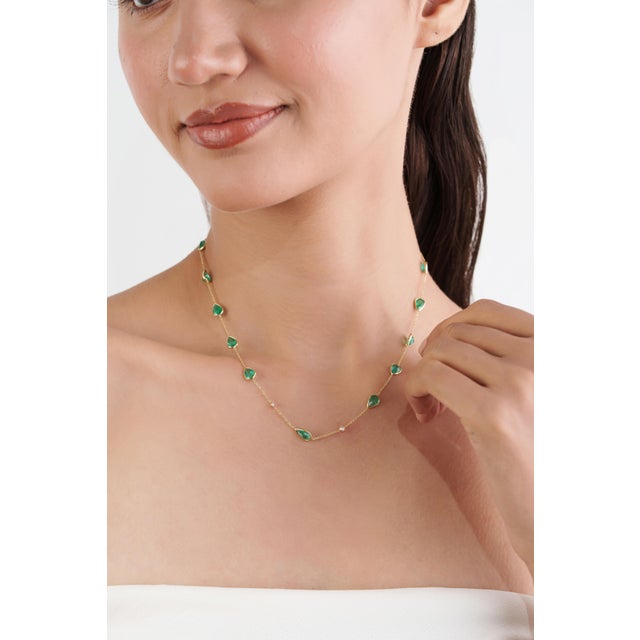 14k Yellow Gold 6.84ct Pear-Cut Natural Emerald Station Necklace With Diamonds For Sale - Image 10 of 18