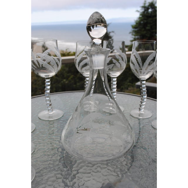 Beautiful etched palm tree stemware. Lovely decanter and 8 wine glasses make up this set. There are four white wine and...