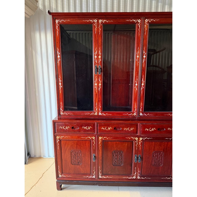 1970s Vintage Chinese Rosewood Mother-of-Pearl Inlaid China Cabinet – 2 Pieces For Sale - Image 5 of 18