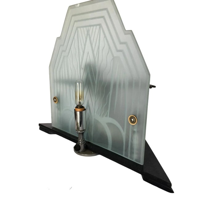 1980s Art Deco Revival Chrome Art Deco Cleopatra Lamp W/ Etched Glass Shade For Sale - Image 5 of 10