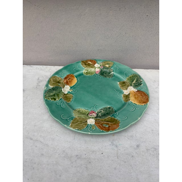 French Majolica strawberries plate Luneville circa 1880.