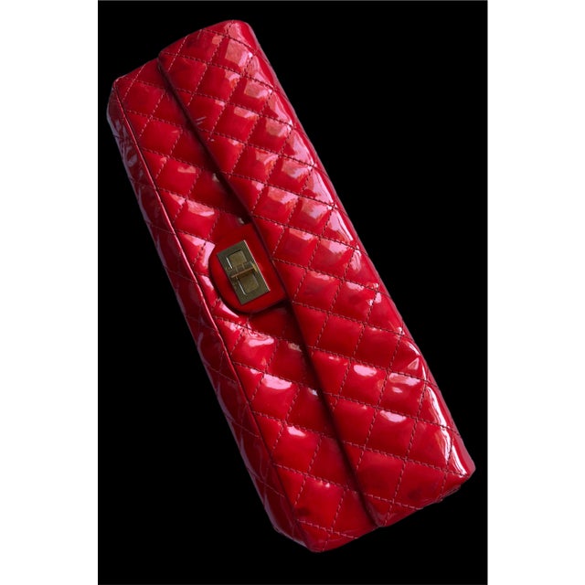 2008 Chanel 2.55 Reissue Patent Leather Elongated Quilted Baquette Clutch Shoulder Bag For Sale - Image 9 of 18