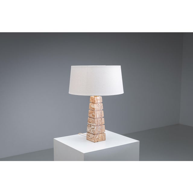 Mid-Century Modern Geometric Pyramid Table Lamp in Travertine-Onyx, 1970s For Sale - Image 3 of 15