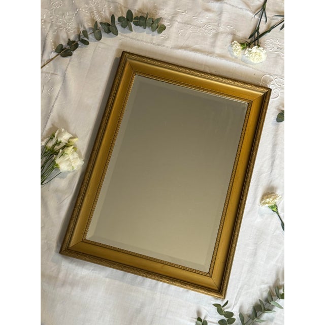 Elegant and timeless, it perfectly complements an entryway, living room, or above a fireplace. Dimensions: 70 x 52 cm...